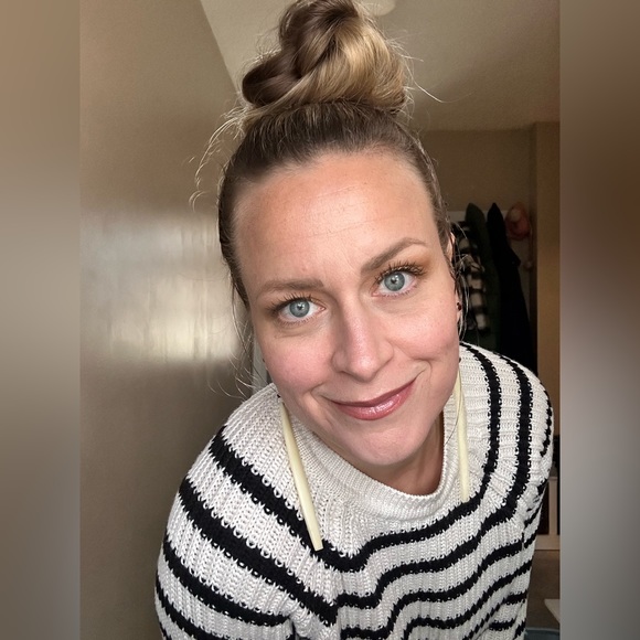 Meet your Posher, Nicole - Picture 3 of 6